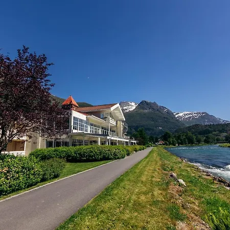 Loenfjord Loen