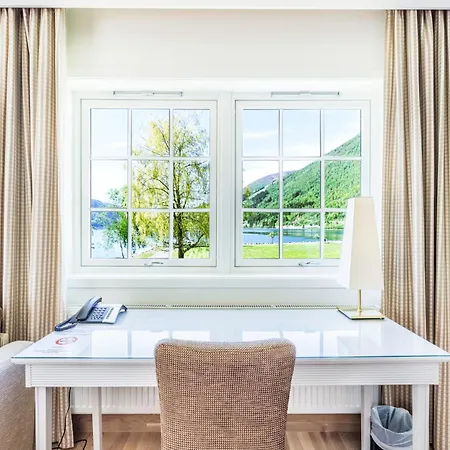Hotel Loenfjord 4*